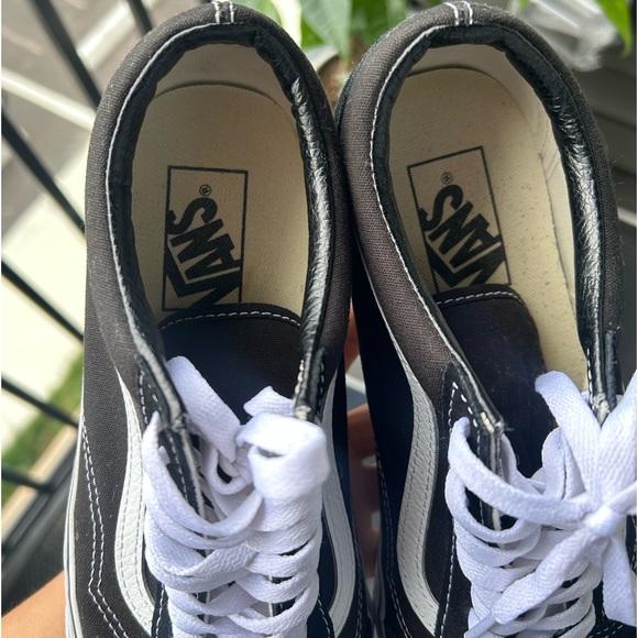 VANS! - Picture 9 of 12